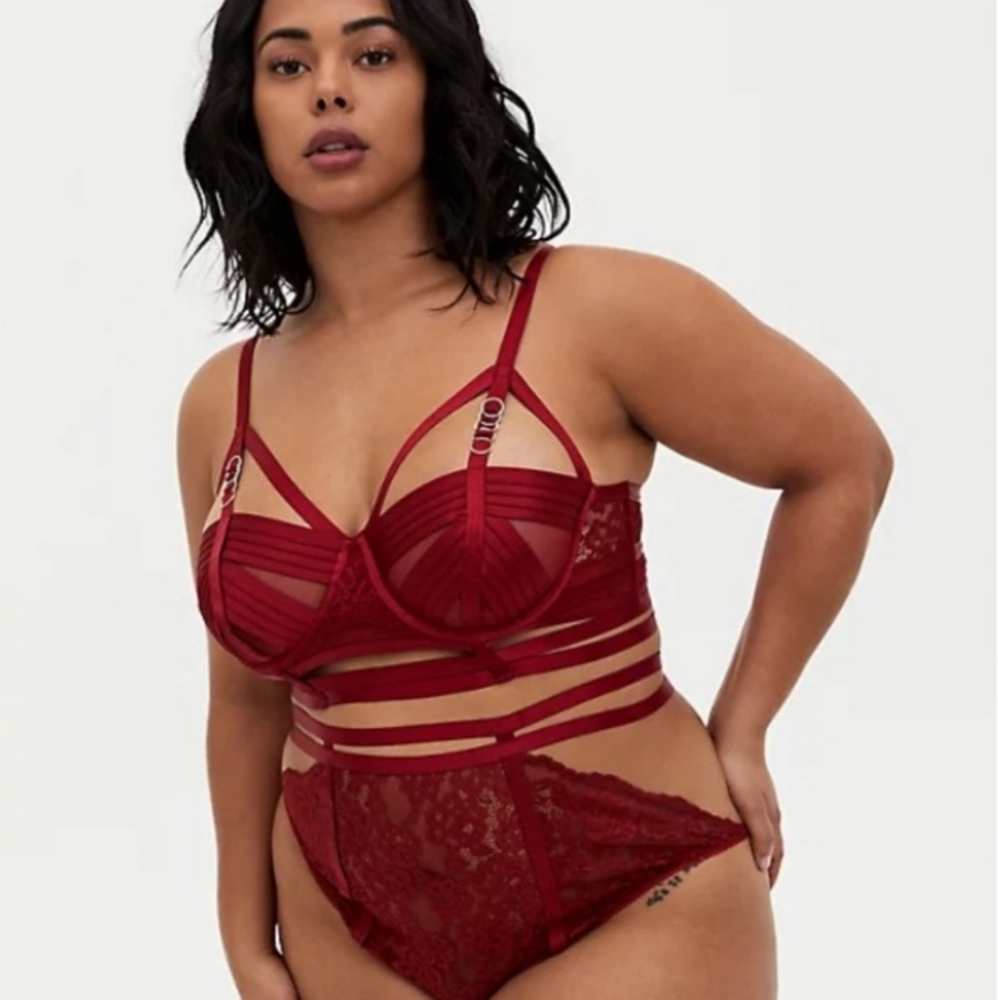 SET- DARK RED LACE CAGE UNDERWIRE BRALETTE & PANTY